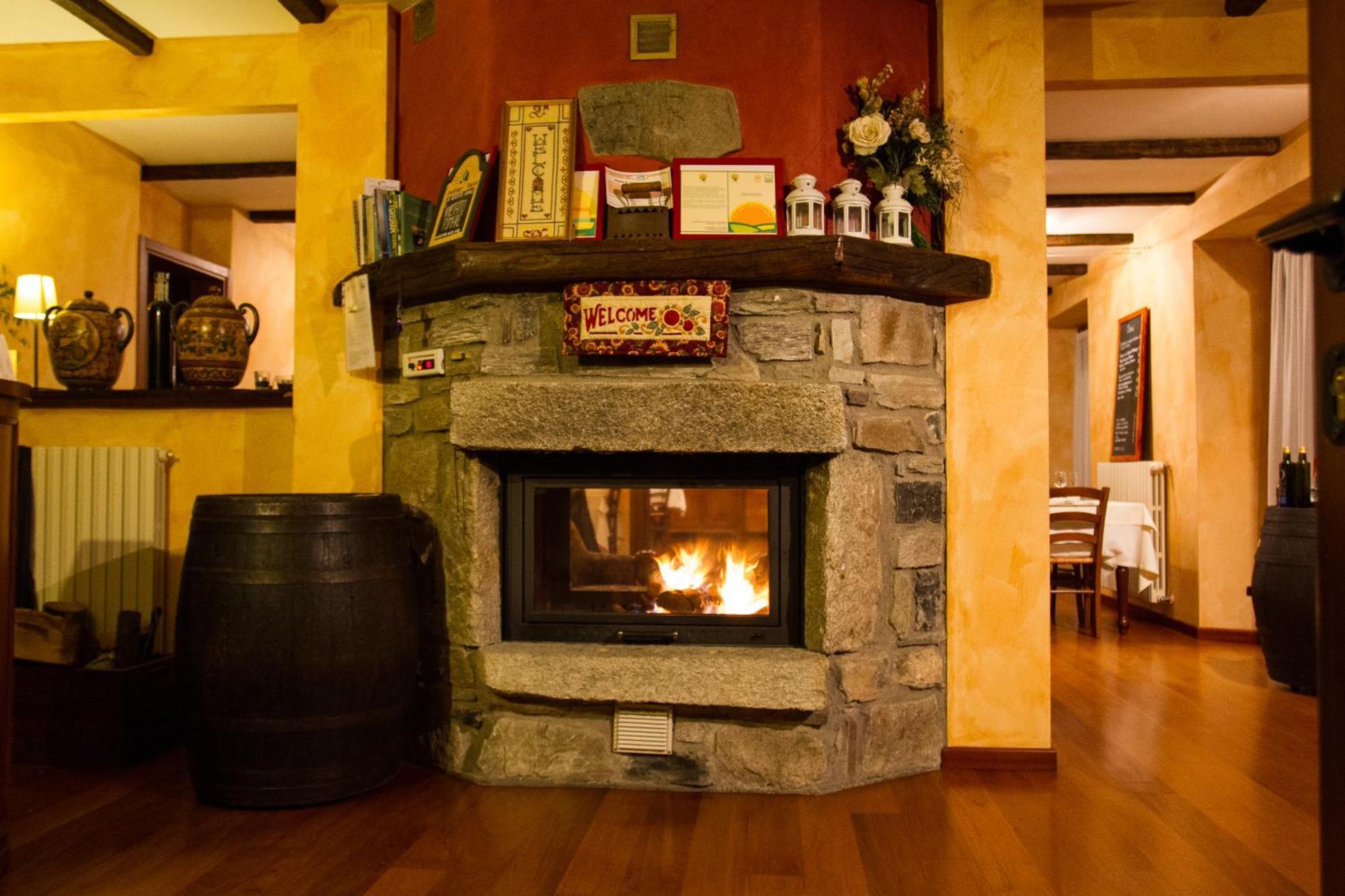 Agriturismo Il Talento Nella Quiete Castiglione d'Intelvi Bagian luar foto