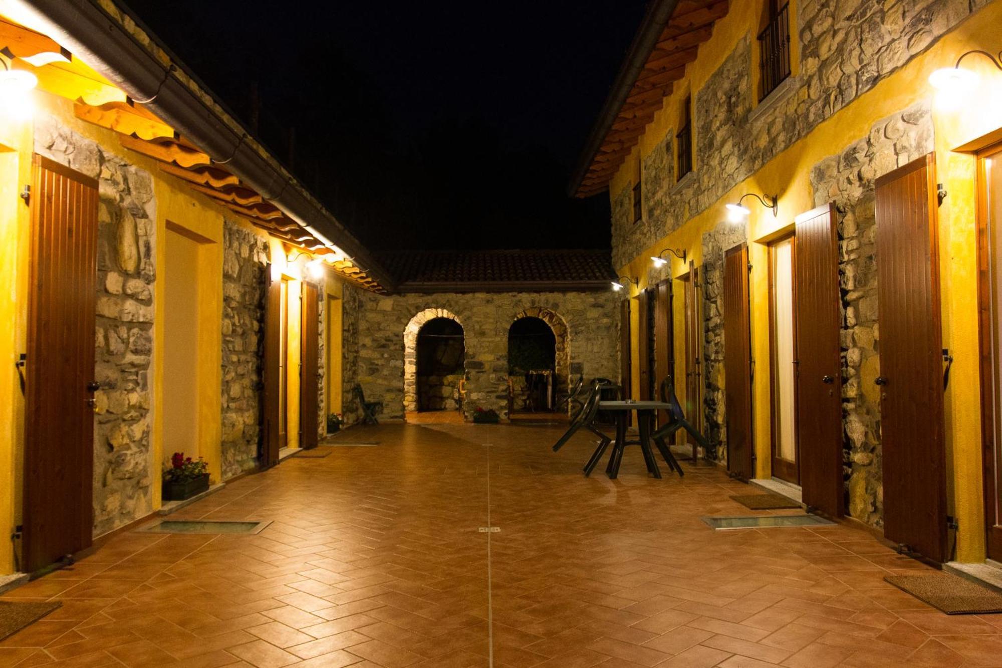 Agriturismo Il Talento Nella Quiete Castiglione d'Intelvi Bagian luar foto