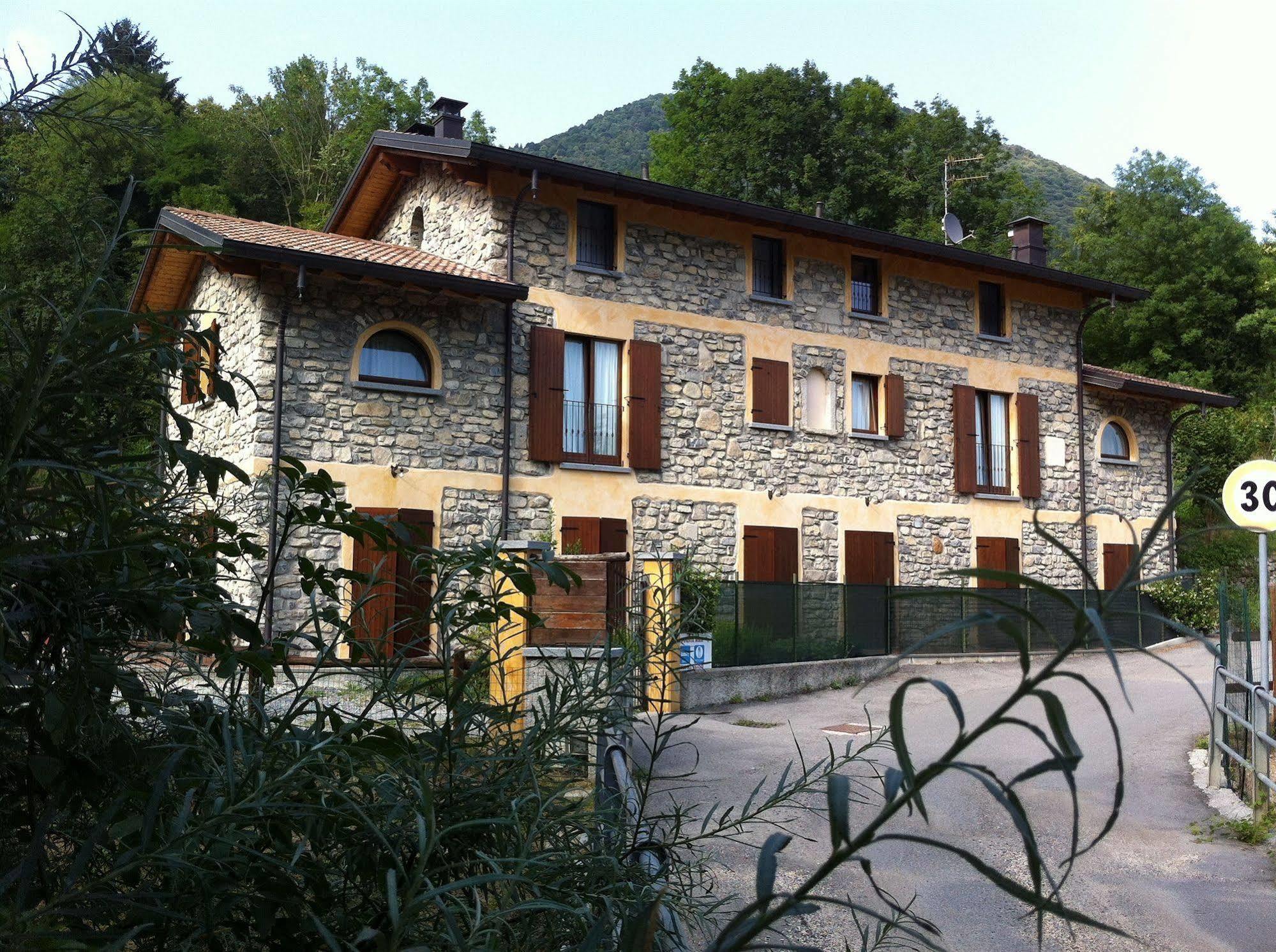 Agriturismo Il Talento Nella Quiete Castiglione d'Intelvi Bagian luar foto